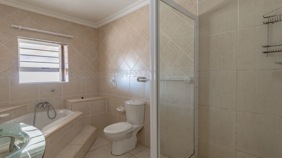 To Let 5 Bedroom Property for Rent in Myburgh Park Western Cape